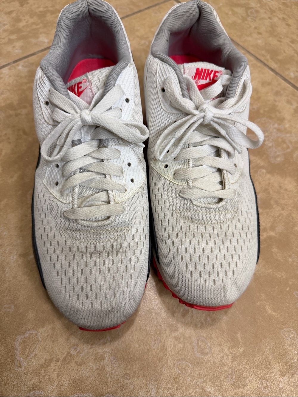 Vintage Nike air max Men’s White Athletic Running Shoes with Red Accents